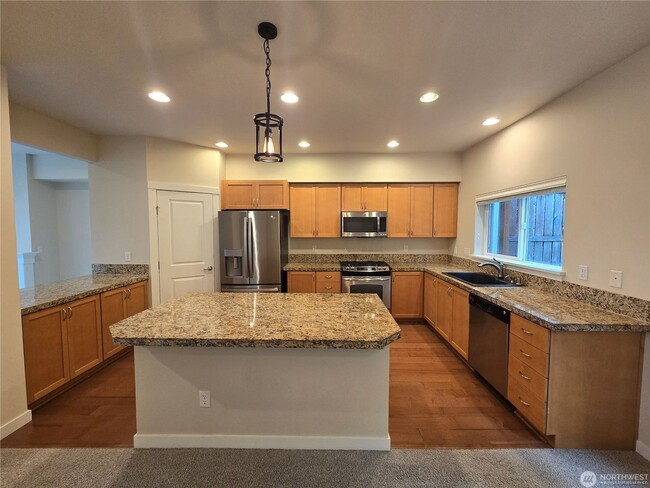 Building Photo - 3Bd/2.5Ba Newcastle Townhouse