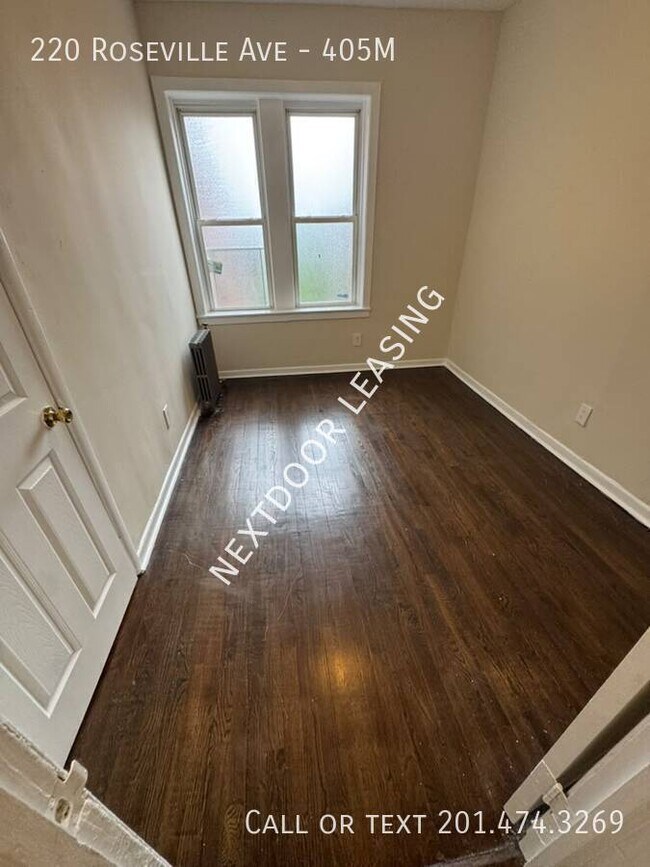 Foto del edificio - 220 Roseville Ave