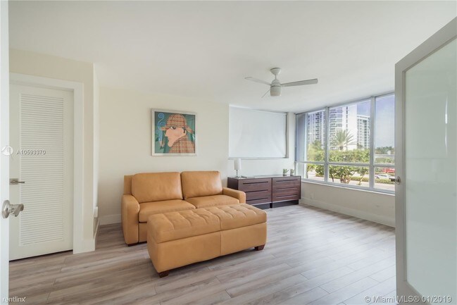 Building Photo - 10250 Collins Ave