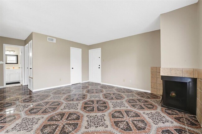 Foto del edificio - 8409 Sands Point Dr