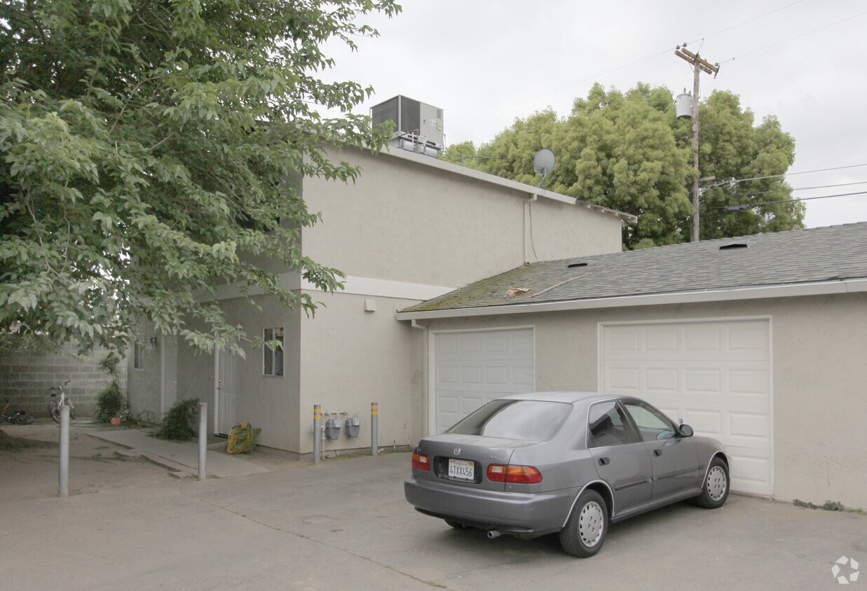 Primary Photo - 3561 Merced Ave