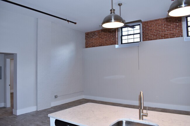 Building Photo - 155 Ararat St