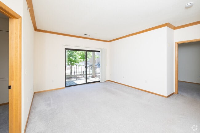 1BR, 1BA - 806SF - Living Room - The Franklin