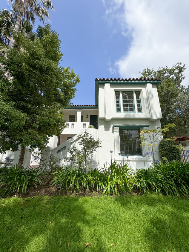 Foto principal - 1215 S Crescent Heights Blvd