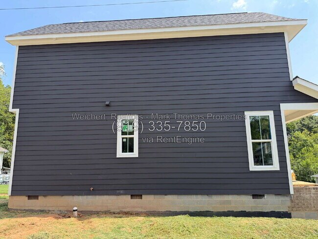 Building Photo - 1203 Fern St