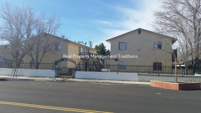 Primary Photo - 2 bed, 1 bath - Kern County Section 8 OK
