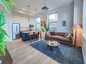 Building Photo - 1934 W North Ave