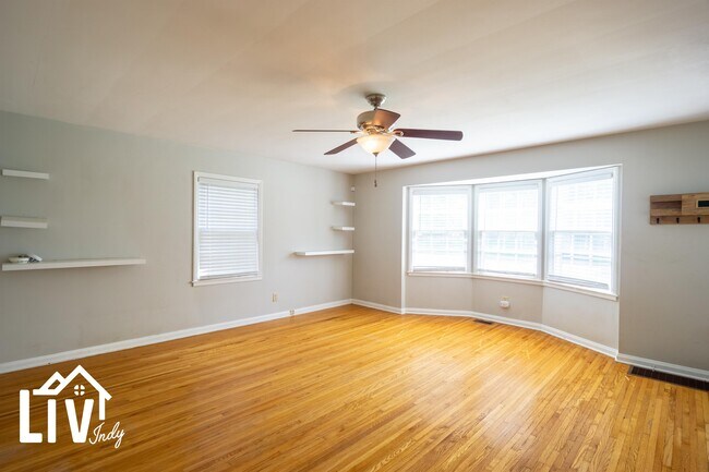 Foto del edificio - 5529 Primrose Ave