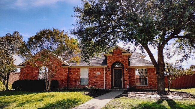 Building Photo - 5802 Edinburg Dr