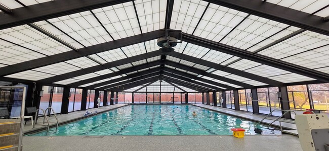 Building Photo - 5415 N Sheridan Rd