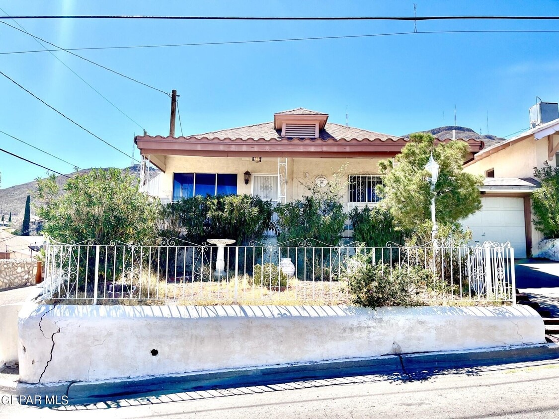 Primary Photo - 1717 Dakota St