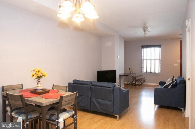 Foto del edificio - 114 Pleasant St