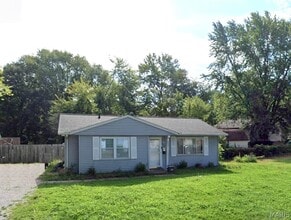 Building Photo - 805 Juniper Dr