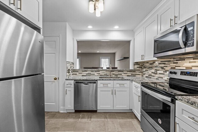 Building Photo - 5624 Darrow Dr