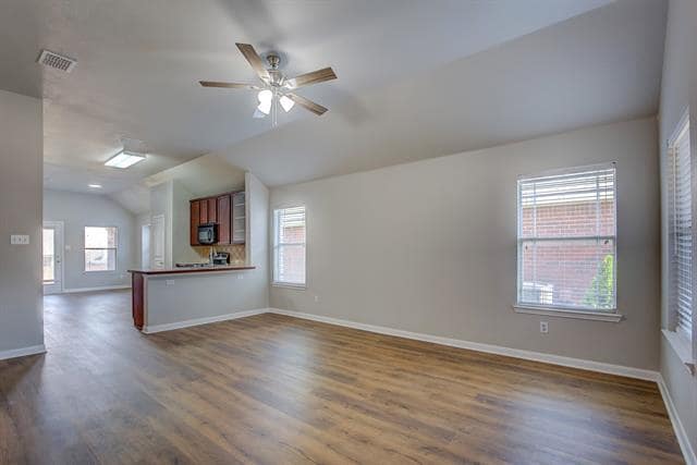 Foto del edificio - 12125 Tacoma Ridge Dr