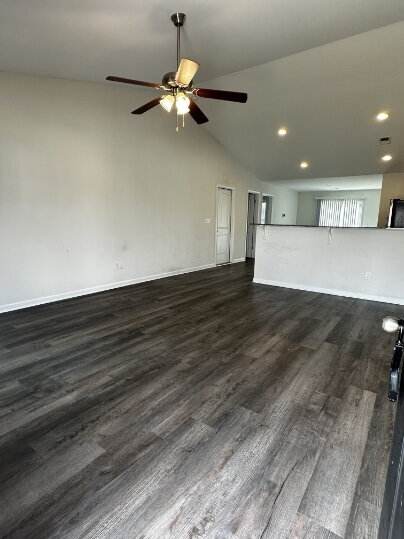 Building Photo - Available mid Oct 25