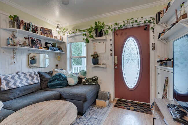 Foto del edificio - 624 W 7th Ave