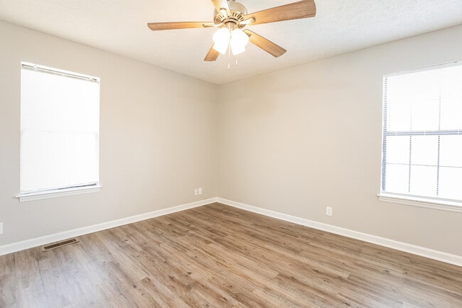 Building Photo - 4405 Falling Leaf Ln