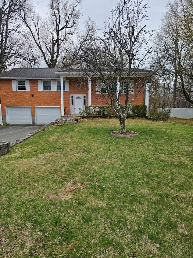 Primary Photo - 15 Louise Dr