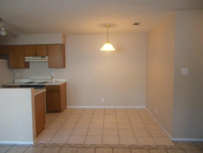 Building Photo - 8710 Piney Point Dr