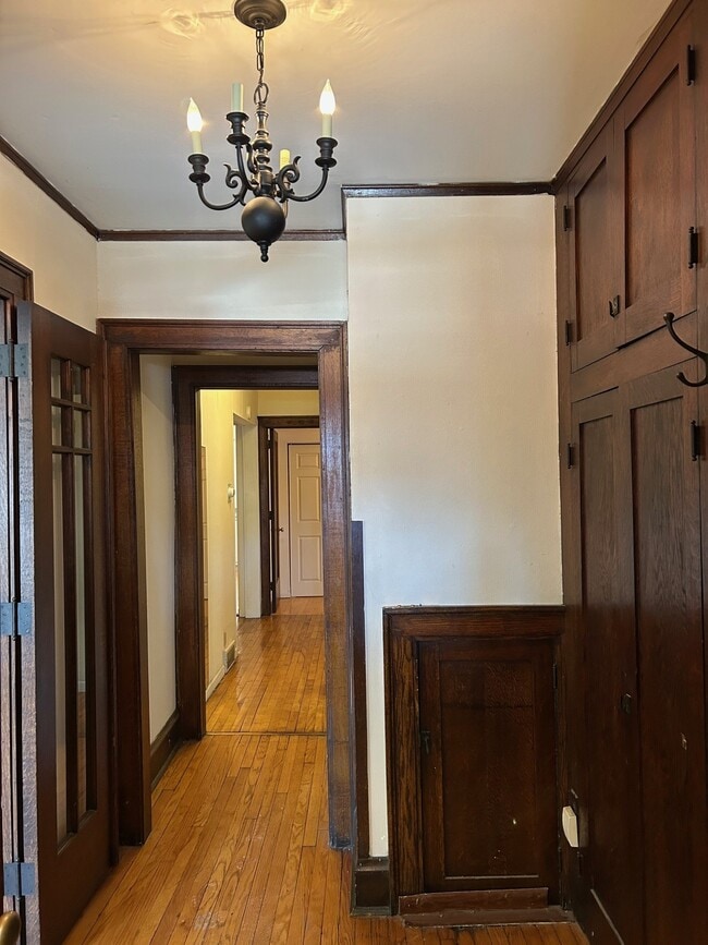 Building Photo - 450 W Washington Ave