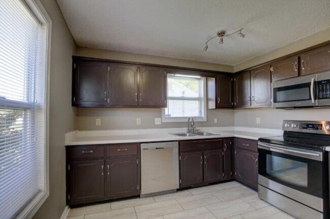 Building Photo - 1822 Harbor Dr