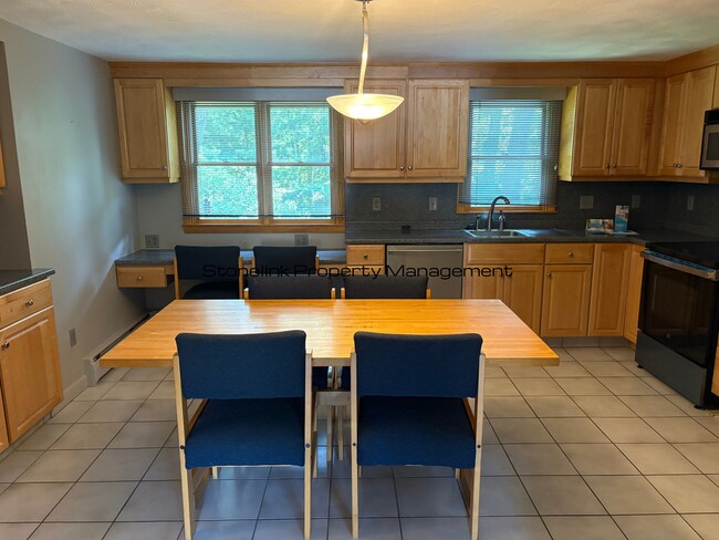 Foto del edificio - Beautiful Single Family Home For Rent in W...