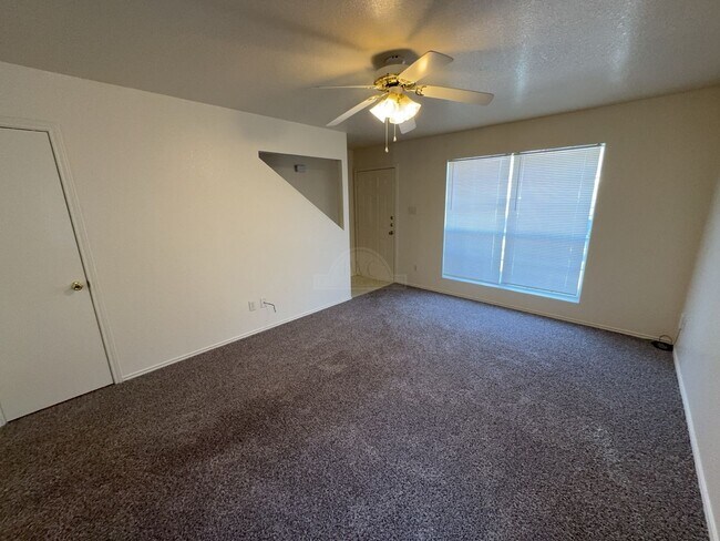 Building Photo - 4500 Deek Dr