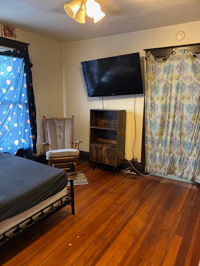 Foto del edificio - 2078 Atwood Ave