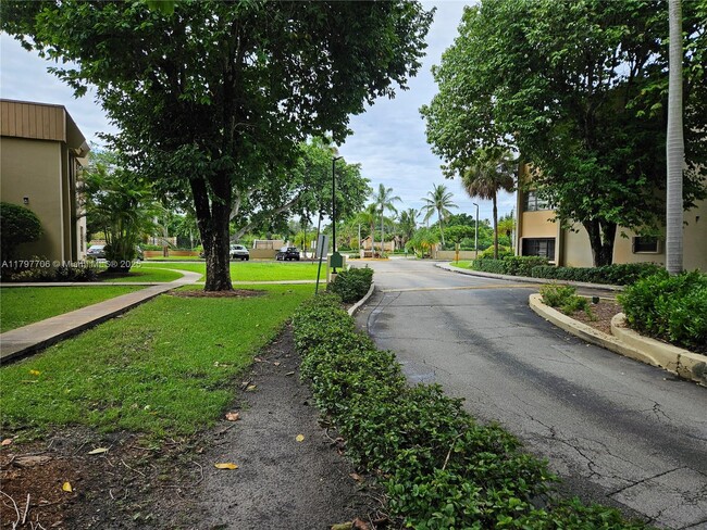 Foto del edificio - 10403 N Kendall Dr