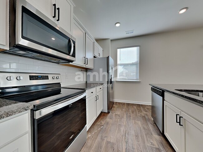 Building Photo - 121 Decker Dr