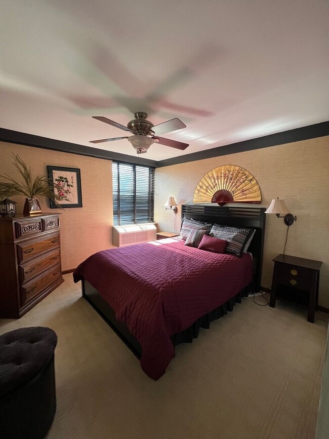 Building Photo - 1800 Roundhill Rd