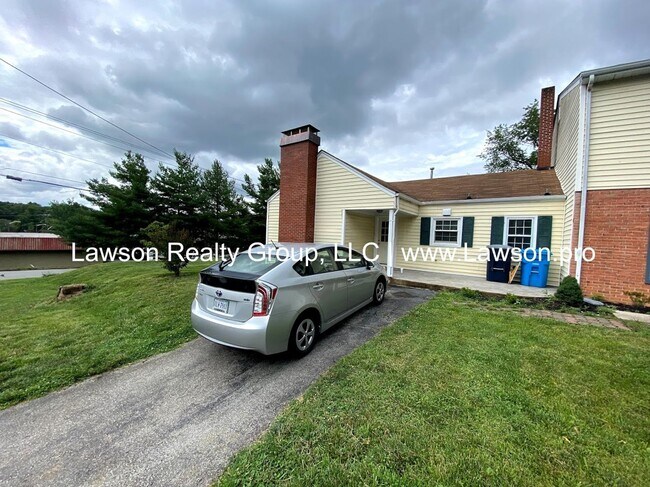 Foto del edificio - Charming South Roanoke Two Bedroom-One Lev...