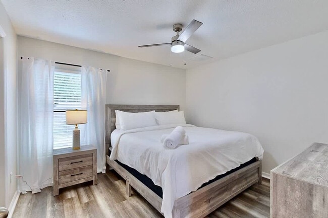 Building Photo - 6367 Enterprise Dr