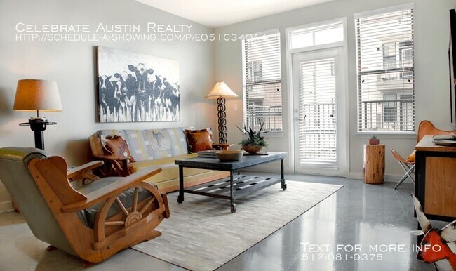 Building Photo - 704