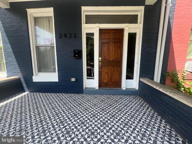 Building Photo - Gorgeous historic renovated 4bd 3bth home ...