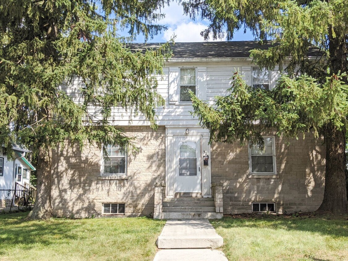 Foto principal - 323 S Eagleson Ave