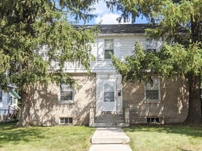 Building Photo - 323 S Eagleson Ave