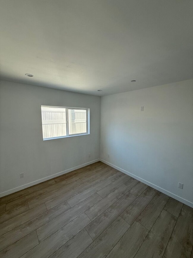 Building Photo - 22026 Saticoy St