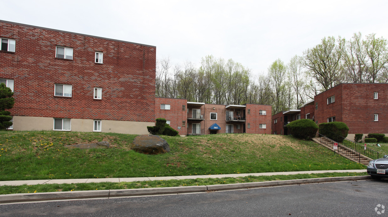 Building Photo - Surrey Oaks Apartments