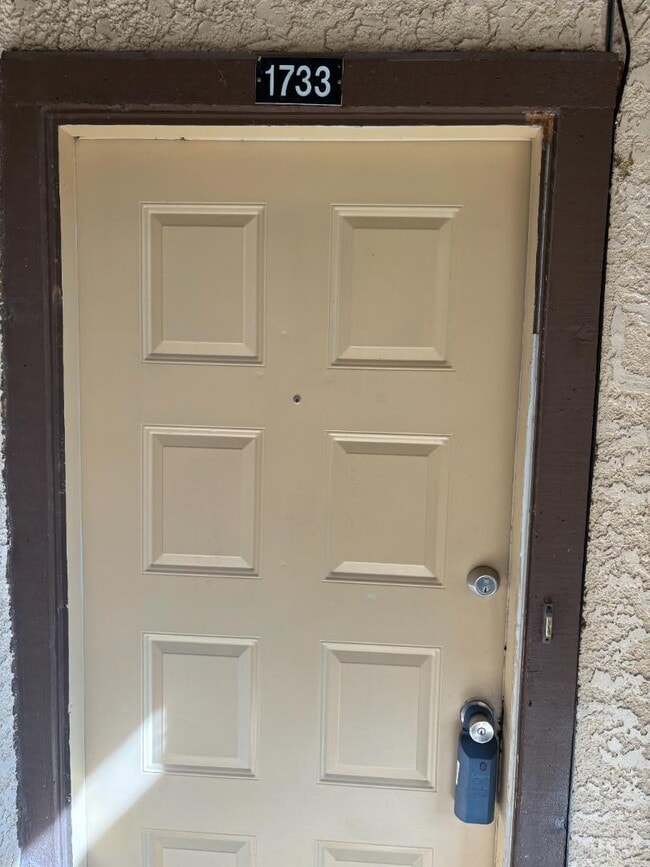 Foto del edificio - 1733 Crest Grove Dr