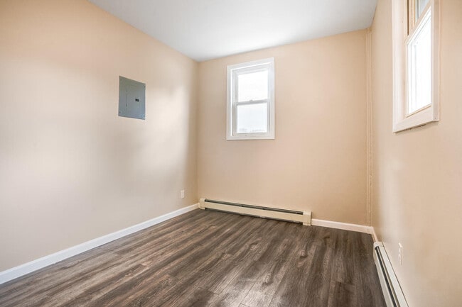 Building Photo - 5 Alpaugh Ln
