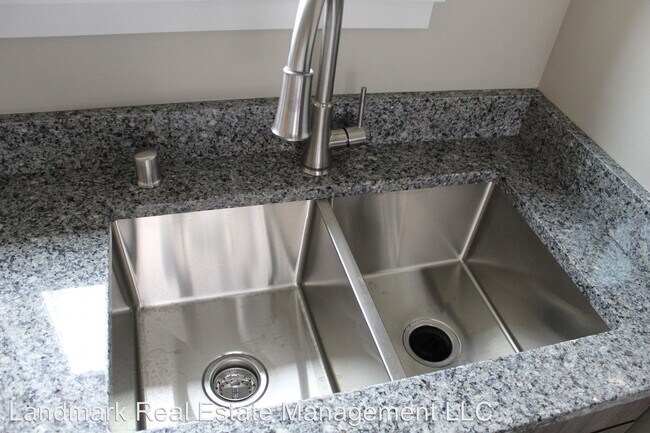 Building Photo - 4200-4216 Deemer Rd