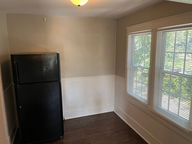 Foto del edificio - 2413 Emmett Ave