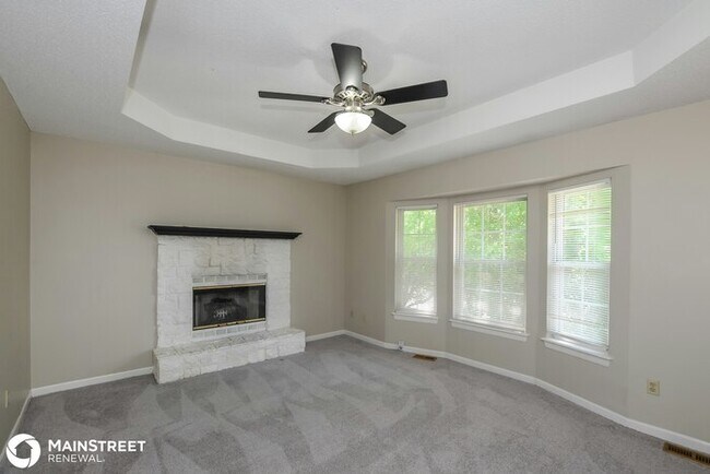 Foto del edificio - 503 S Huntsman Blvd, Raymore, MO 64083