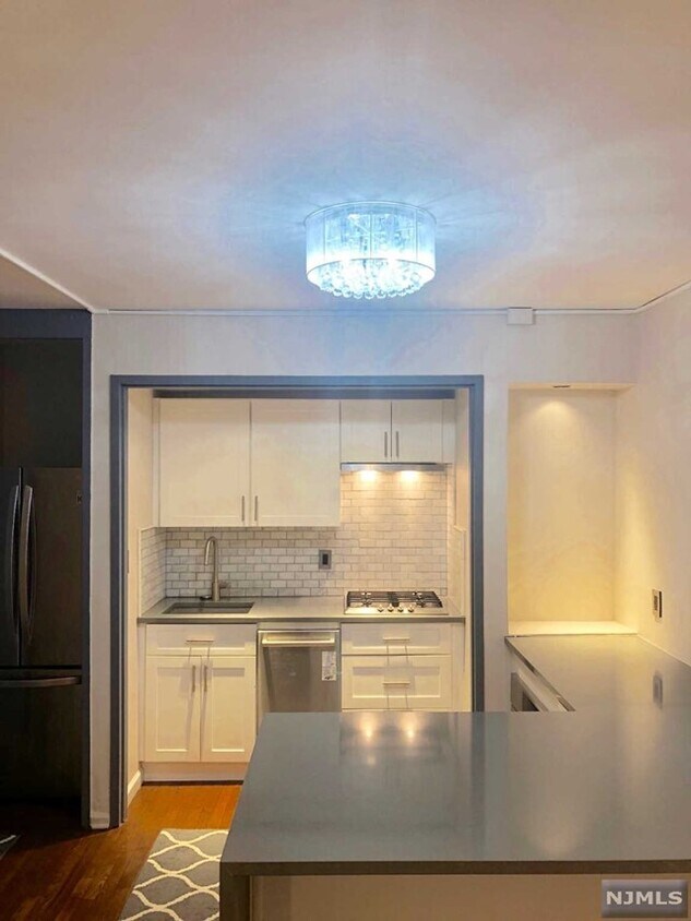 Foto principal - 3050 Edwin Ave