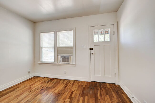 Building Photo - 1132 W Eufaula St