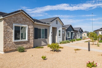 Building Photo - Bungalows on Cotton Lane