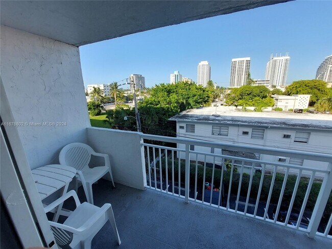Foto del edificio - 550 Bayshore Dr