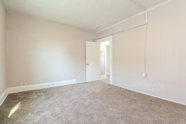 Building Photo - 1425 4th Ave